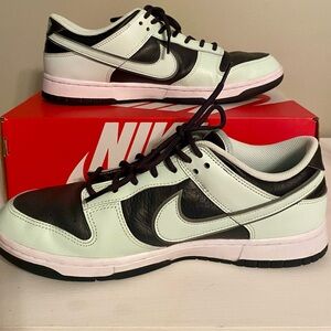 Nike Men's mint green and black Dunks